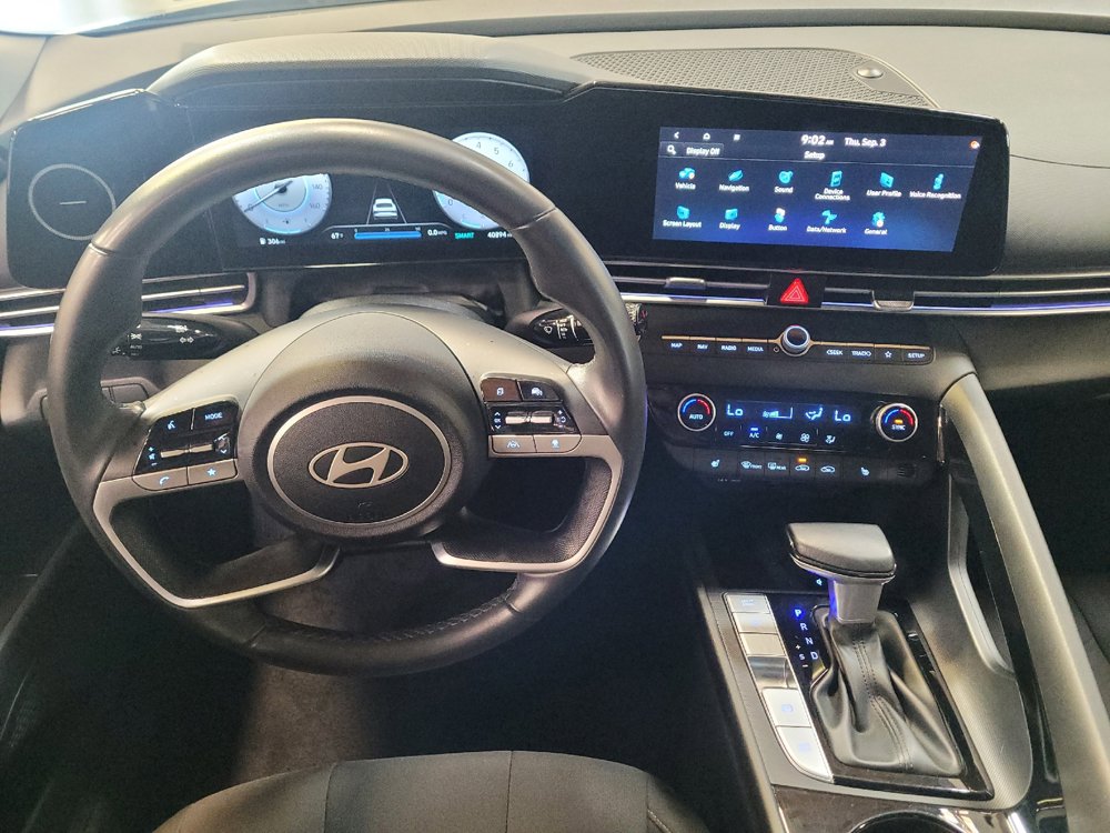 Used 2025 Hyundai Elantra SEL FWD image 22