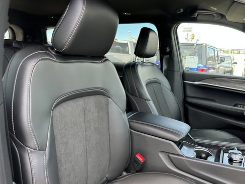 New 2026 Jeep Grand Cherokee L 4WD image 14