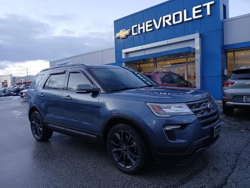 Used 2019 Ford Explorer XLT w/ XLT Sport Appearance Package image 2