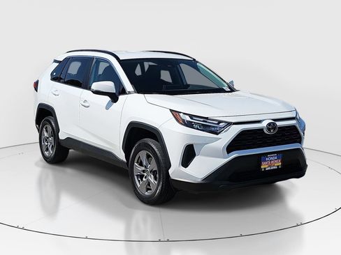 Used 2023 Toyota RAV4 XLE AWD/4WD image 3