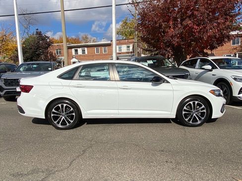 Certified 2022 Volkswagen Jetta Sport image 2