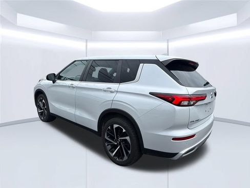 Used 2022 Mitsubishi Outlander SE AWD/4WD image 3
