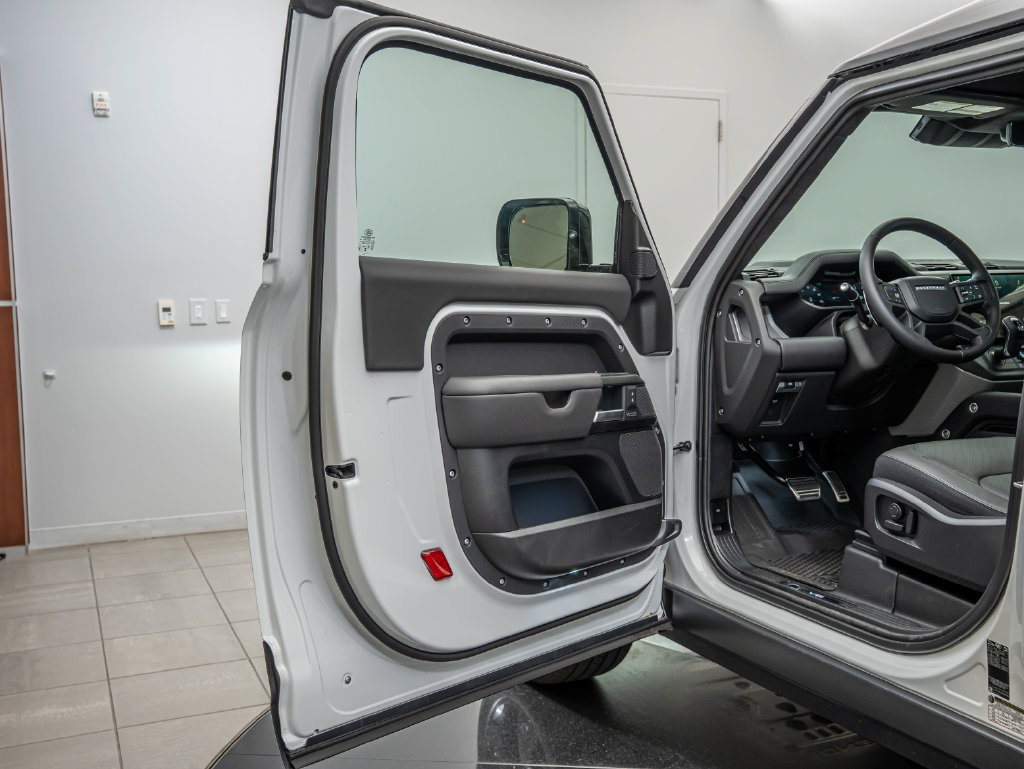 New 2026 Land Rover Defender 90 V8 AWD/4WD image 27