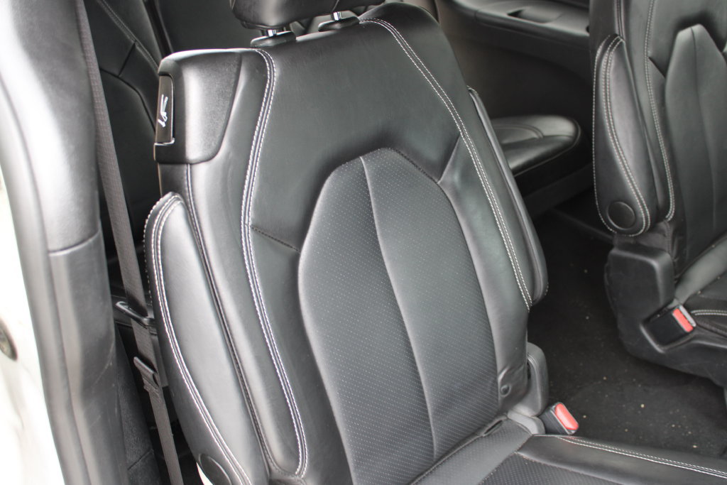Used 2025 Chrysler Pacifica Select FWD image 24