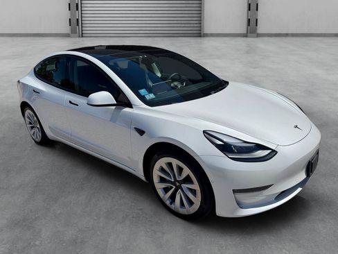 Used 2022 Tesla Model 3 Long Range AWD/4WD image 29