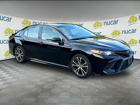 Certified 2019 Toyota Camry SE FWD image 1