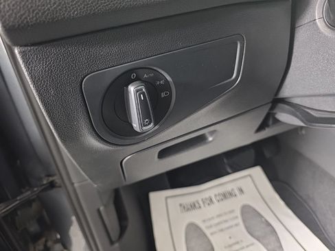 Used 2018 Volkswagen Tiguan SE w/ Panoramic Sunroof Package AWD/4WD image 13