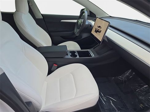 Used 2022 Tesla Model 3 Performance image 12