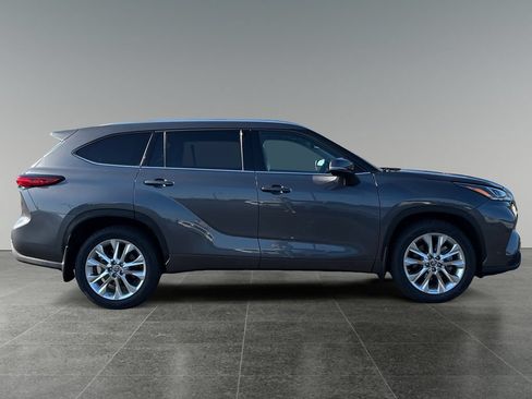 Used 2023 Toyota Highlander Limited AWD/4WD image 11