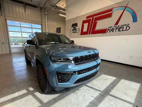 New 2026 Jeep Grand Cherokee Limited AWD/4WD image 2