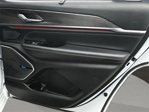 Used 2021 Jeep Grand Cherokee L Overland w/ Advanced Protech Group III image 18