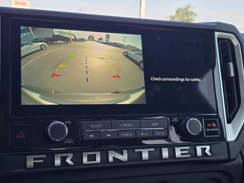 Used 2025 Nissan Frontier SV AWD/4WD image 17