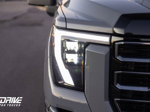 Used 2025 GMC Sierra 3500 AT4 w/ AT4 Premium Plus Package image 5