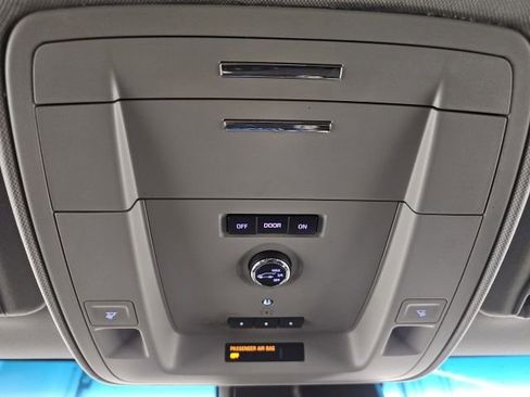 Used 2018 Chevrolet Suburban Premier image 31