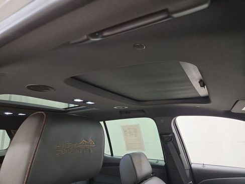 Used 2023 Chevrolet Traverse High Country w/ LPO, Floor Liner Package AWD/4WD image 13