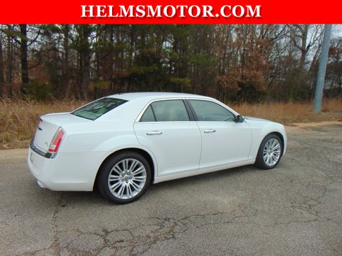 Used 2014 Chrysler 300 C w/ Light Group image 17