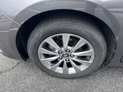 Used 2016 Toyota Camry XLE w/ Moonroof Package FWD image 11