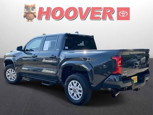 Used 2025 Toyota Tacoma SR5 AWD/4WD image 8