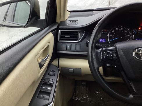 Used 2015 Toyota Camry LE image 32