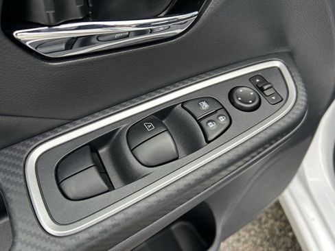 Used 2025 Nissan Versa SR w/ Trunk Package image 24