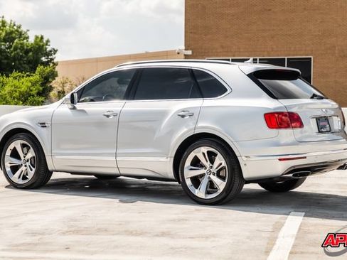 Used 2017 Bentley Bentayga AWD/4WD image 56