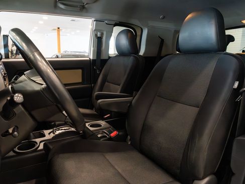 Used 2014 Toyota FJ Cruiser 4WD w/ Upgrade Package image 17