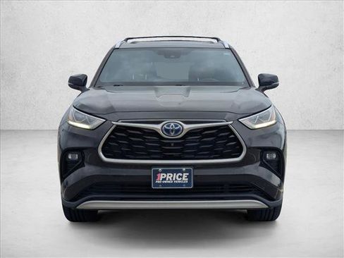 Used 2021 Toyota Highlander Platinum image 2
