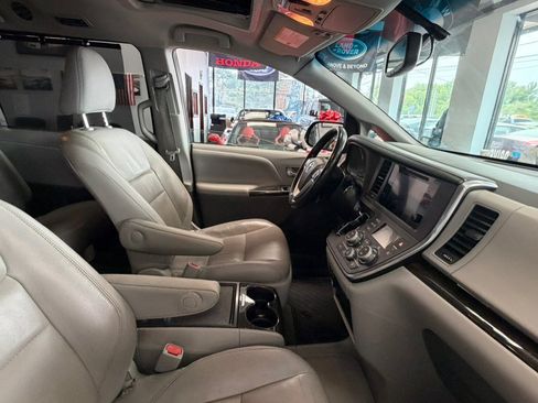 Used 2016 Toyota Sienna XLE w/ XLE Navigation Package AWD/4WD image 44