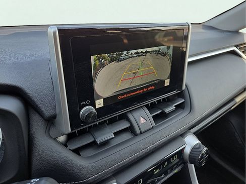 Used 2025 Toyota RAV4 XLE AWD/4WD image 17