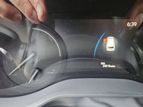 Used 2025 Toyota Sienna XLE w/ XLE Plus Package FWD image 19