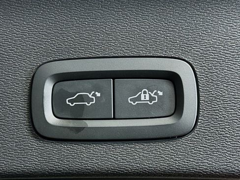 Used 2023 Volvo C40 P8 Recharge Plus AWD/4WD image 31