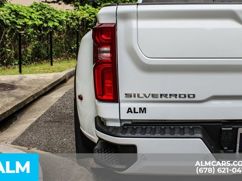 Used 2022 Chevrolet Silverado 3500 High Country w/ Technology Package AWD/4WD image 7