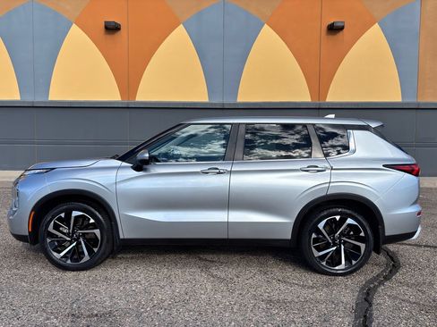 Used 2022 Mitsubishi Outlander SE FWD image 5