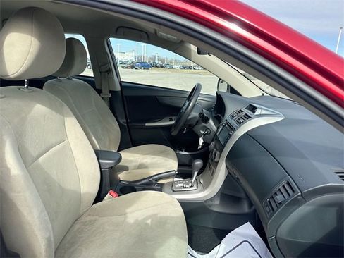 Used 2013 Toyota Corolla LE image 31