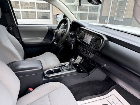 Used 2018 Toyota Tacoma SR image 11