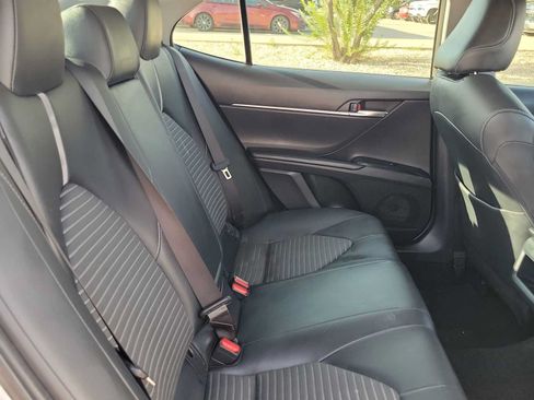 Used 2018 Toyota Camry SE w/ Convenience Package FWD image 17