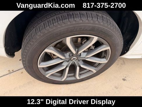 Used 2019 Volvo XC90 T5 Momentum w/ Multimedia Package image 11