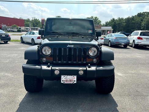 Used 2014 Jeep Wrangler Unlimited Rubicon w/ Connectivity Group image 2