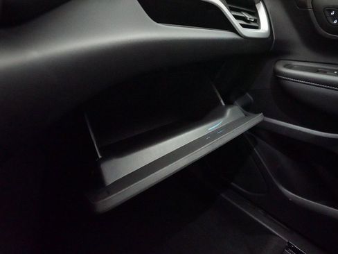 Used 2023 GMC Terrain SLE w/ Driver Convenience Package image 30