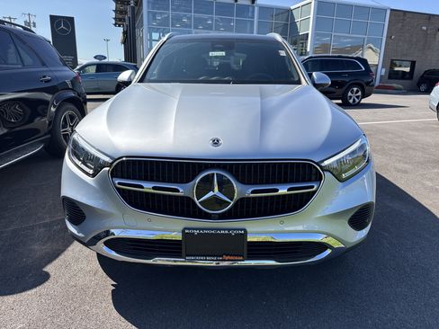 Used 2025 Mercedes-Benz GLC 300 4MATIC image 3