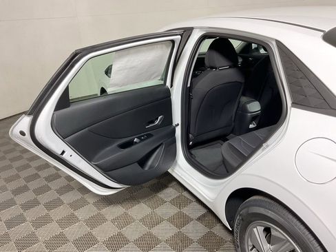 New 2026 Hyundai Elantra SE FWD image 31