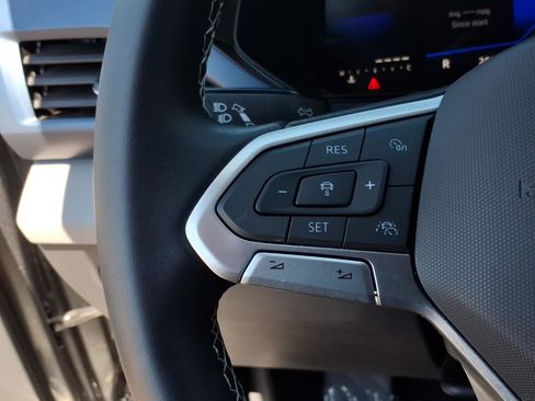 Certified 2023 Volkswagen Taos SE w/ Black Wheel Package image 33