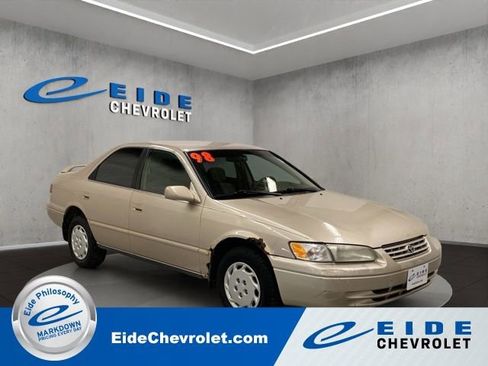 Used 1998 Toyota Camry LE FWD image 1