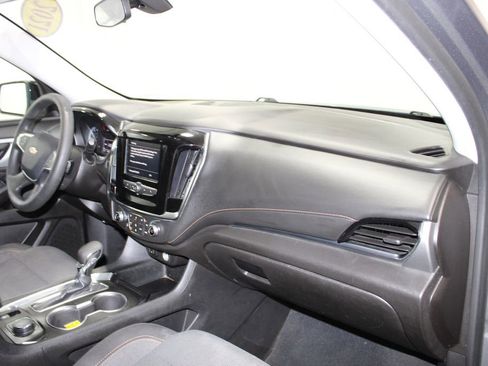 Used 2021 Chevrolet Traverse LS image 19
