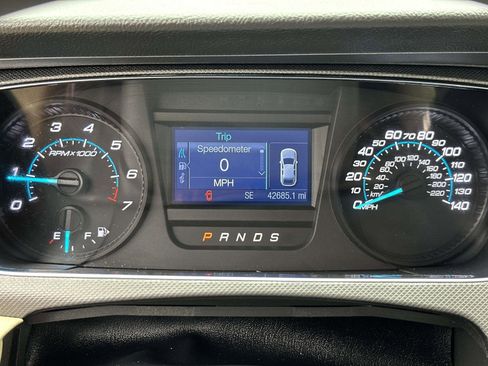 Used 2017 Ford Taurus SE image 19