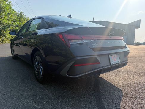 Used 2024 Hyundai Elantra SEL FWD image 12