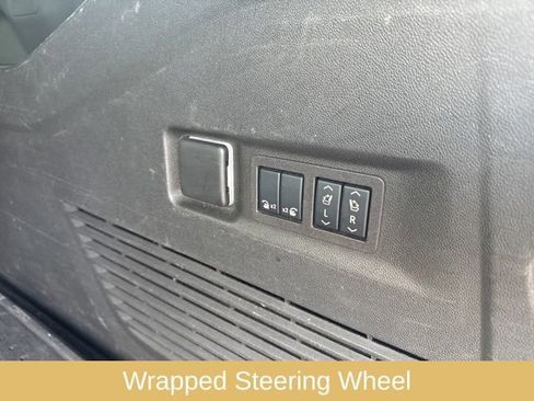 Used 2024 Chevrolet Suburban LT w/ Luxury Package image 15