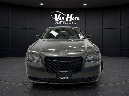 Used 2023 Chrysler 300 Touring w/ Sport Appearance Package image 9