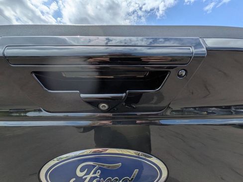 Used 2018 Ford F150 Lariat w/ Equipment Group 502A Luxury image 14