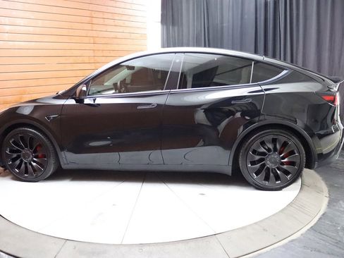 Used 2022 Tesla Model Y Performance image 11